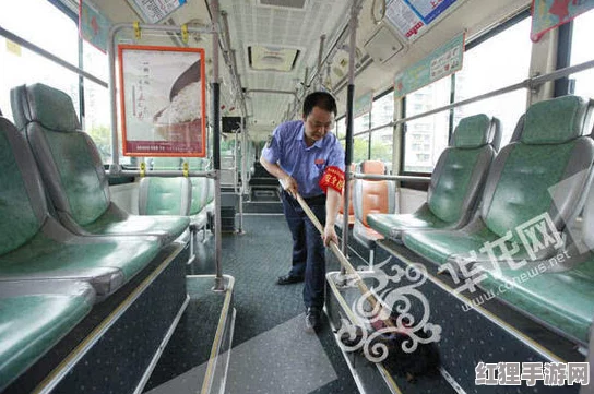 成为全校公交车的日常生活陈懿轩