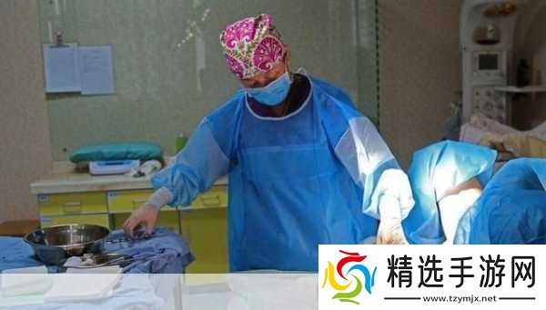 双腿间硬硬的胎头湿漉漉的挤出来