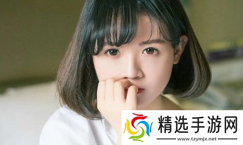 几个装修工人把我压在茶几