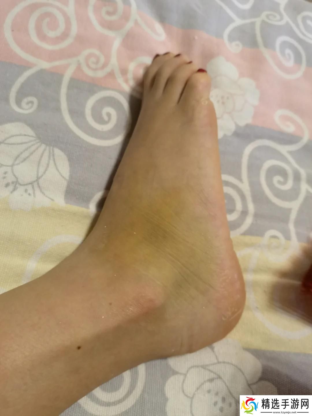 “扯住脚脖子拽回来”