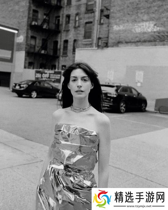 优雅！安妮·海瑟薇Vogue新**