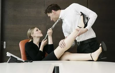 性荷兰"曝光!名模与富商绯闻缠身