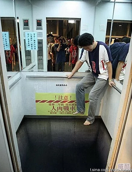 电梯里梅开二度