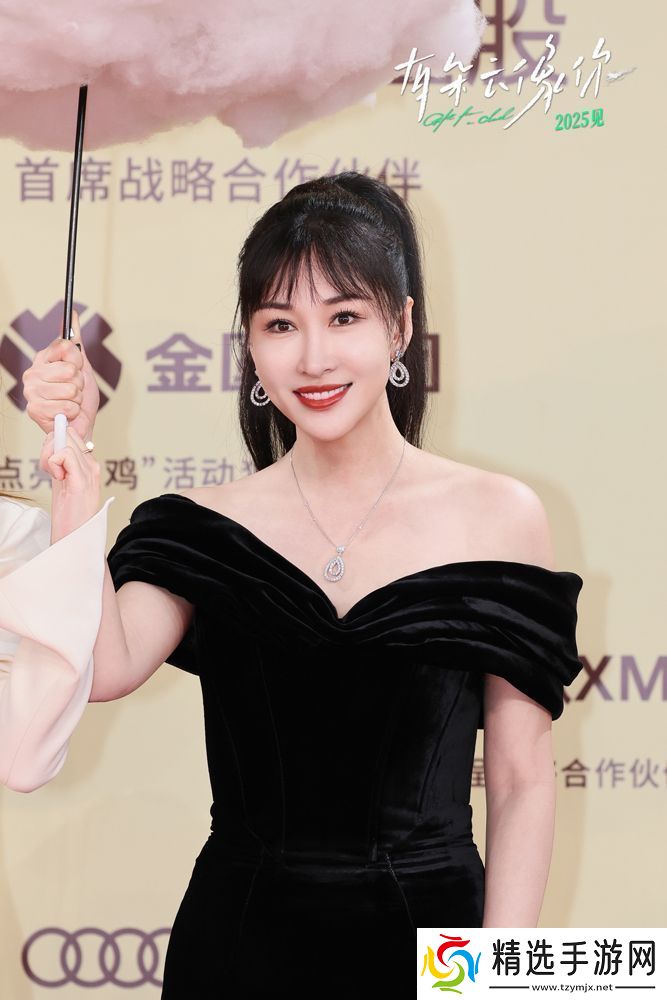 屈楚萧王子文携电影有朵云像你亮相金鸡电影节