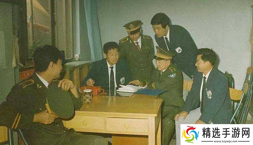 开会在桌子下反正他们看不见