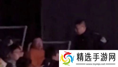 LPL现场女粉殴打工作人员,曾攻击帽子叔叔,被强行拉走永久禁止观赛