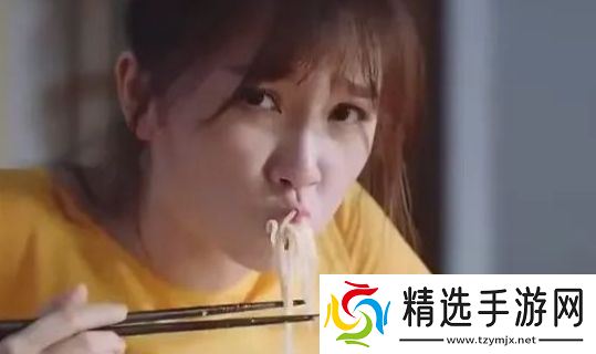 同样表演吃面条,28岁章若楠与29岁虞书欣对比,差距一下子就出来了