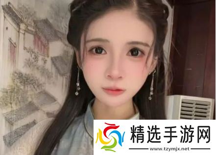 狗头萝莉转行拍摄短剧，身穿青色旗袍太好看，完美身材十分吸睛