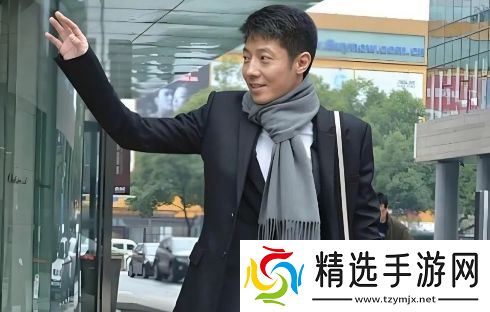 撒贝宁与王鸥现身福州，众明星齐聚太热闹，现场吃地道美食直夸赞