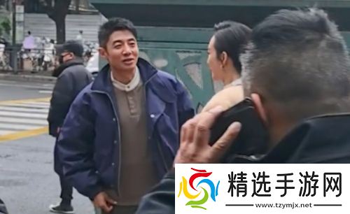 撒贝宁与王鸥现身福州，众明星齐聚太热闹，现场吃地道美食直夸赞