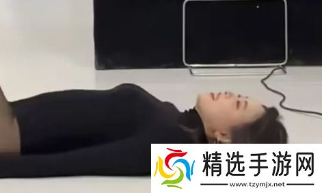 骆歆晒肯豆风照片，灰色滤镜更显魅力，称恋爱想被人宠，网友：想得美