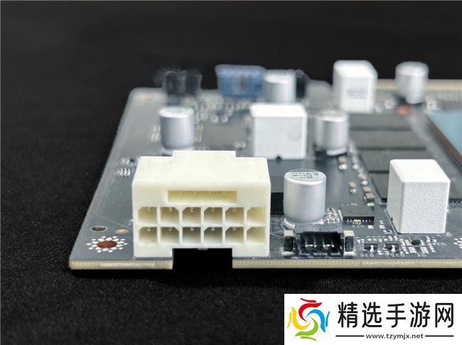 开启DLSS 4 步入4K游戏新门槛，耕升 GeForce RTX 5070 踏雪 OC 灵动来袭！