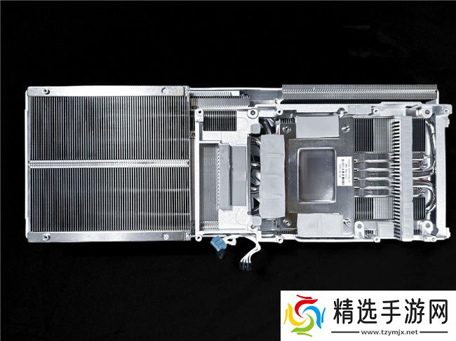 开启DLSS 4 步入4K游戏新门槛，耕升 GeForce RTX 5070 踏雪 OC 灵动来袭！