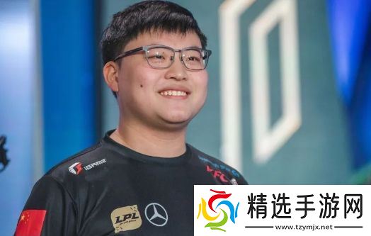 Uzi深夜哭穷要停播，身价过亿住汤臣一品，网友：我都不配心疼他