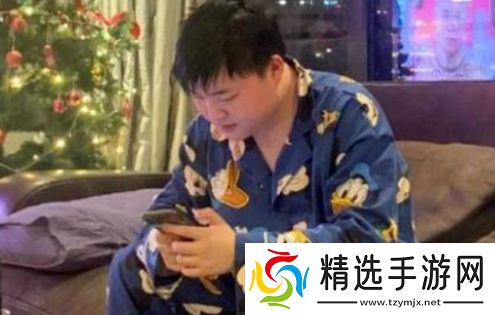 Uzi深夜哭穷要停播，身价过亿住汤臣一品，网友：我都不配心疼他