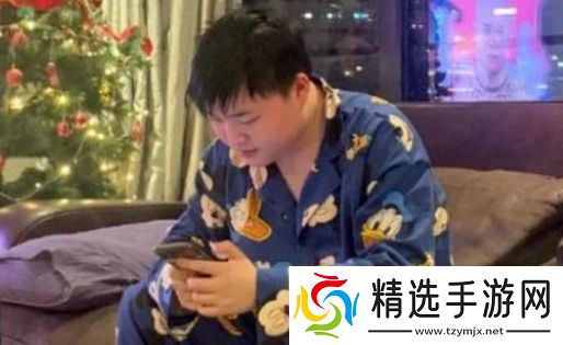 Uzi深夜直播自述压力太大，称十分努力但人气不达标，工资都拿不到