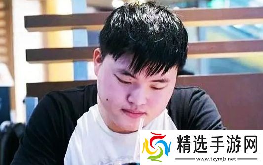 Uzi深夜直播自述压力太大，称十分努力但人气不达标，工资都拿不到