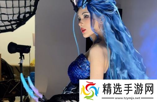 LPL女主持Rita扮演龙王敖闰，妆造还原太吸睛，想和她做个交易吗？