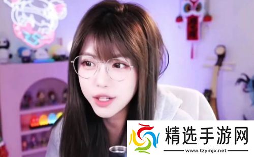 周淑怡直播对观众比手势，称因为努力学习手指都弯了，网友：谁信啊