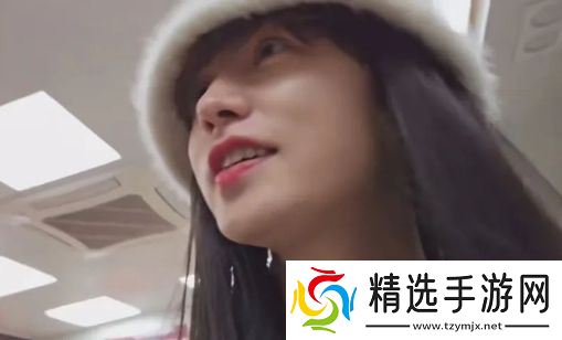 童锦程男扮女装买东西被认出，当场害羞脸红到耳根，网友：太尴尬了