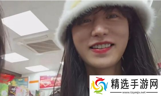 童锦程男扮女装买东西被认出，当场害羞脸红到耳根，网友：太尴尬了