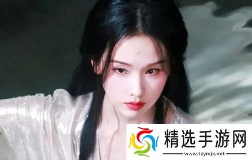 《月鳞绮纪》未播先火，鞠婧祎红衣装扮太好看，陈都灵一人分饰三角