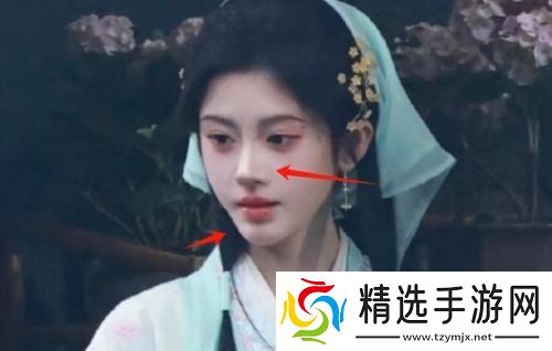 鞠婧祎又变脸，新剧照路人图曝光，锥子鼻尖下巴，网友：太夸张了