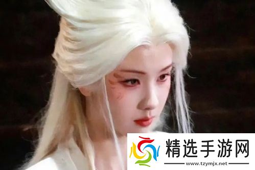 《月鳞绮纪》未播先火，鞠婧祎红衣装扮太好看，陈都灵一人分饰三角