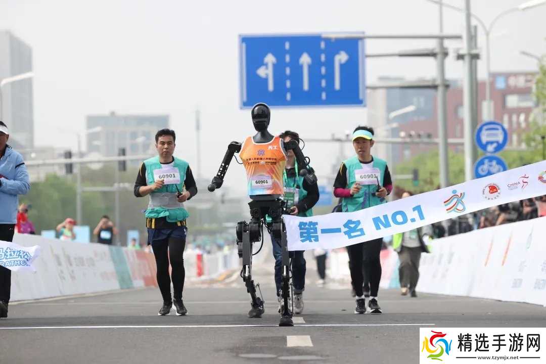 人形机器人半马前三:天工Ultra、松延动力N2、行者二号