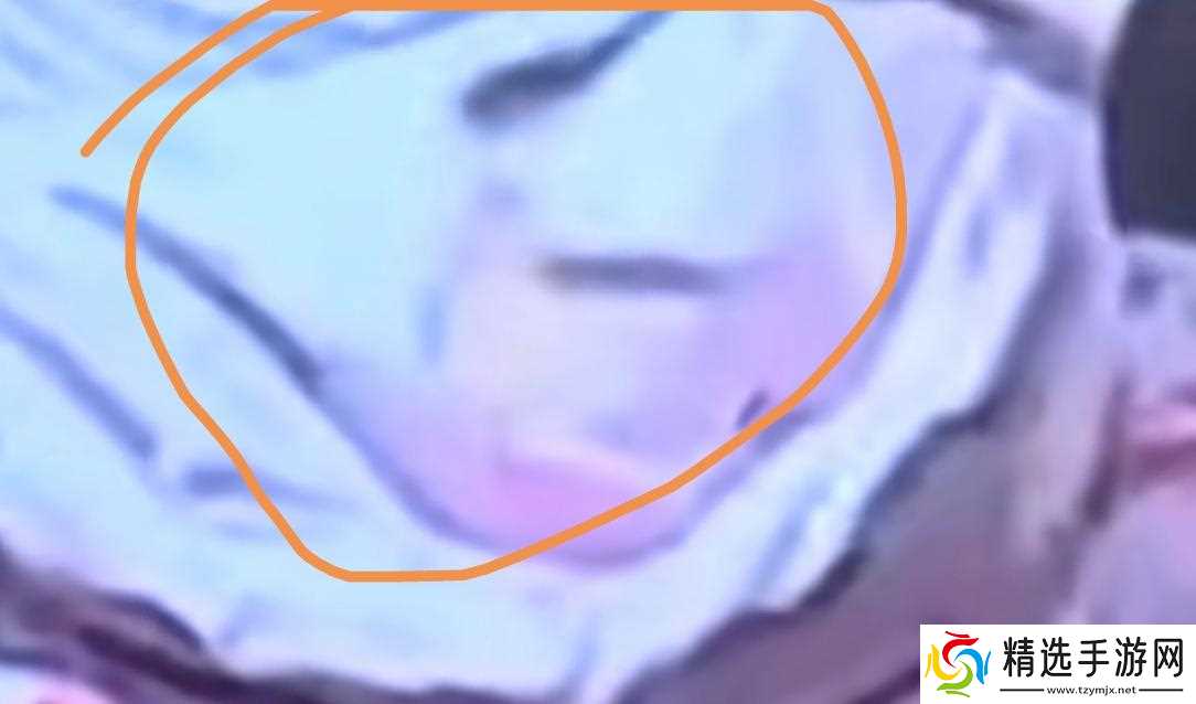 坏透了！女子用勺舀螺蛳粉汤，倒进邻座女子衣服帽子里，网友炸锅